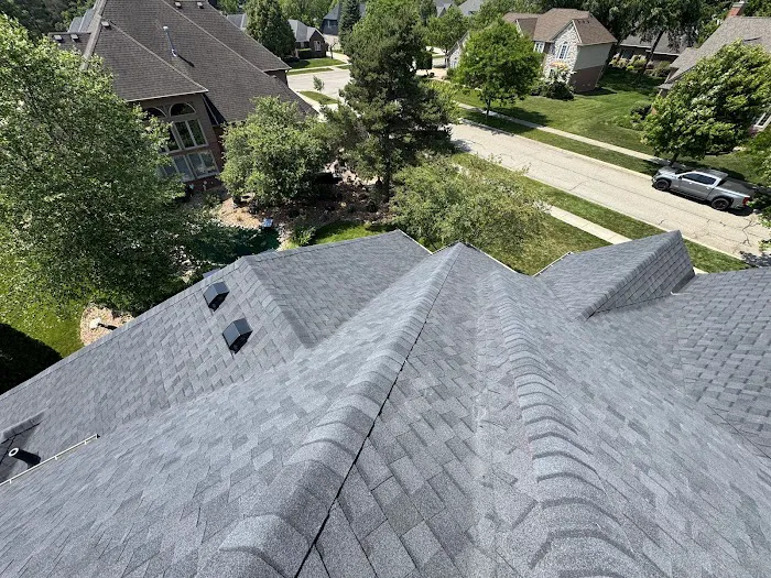 Bella's Roofing Picture 3