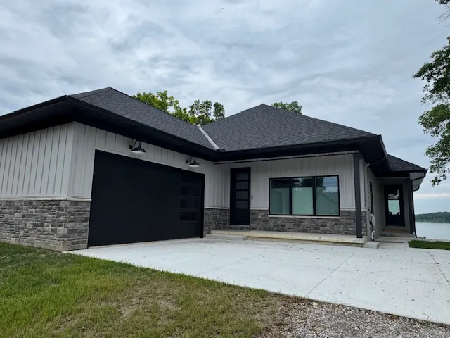 Seal-Rite Roofing & Siding Picture 1