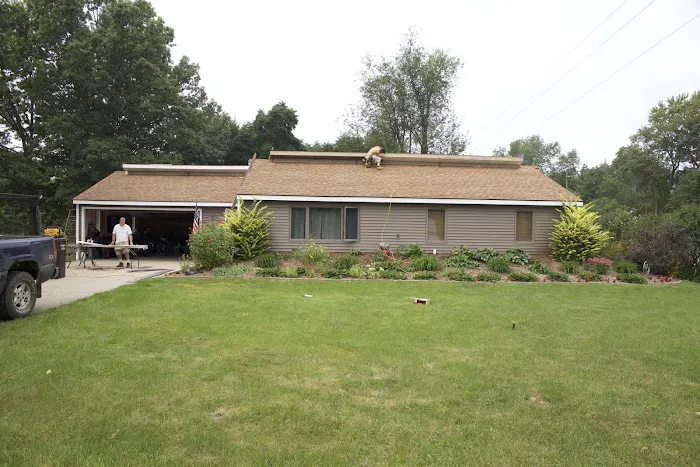 V & S Siding, Inc./Riemersma Roofing Picture 3