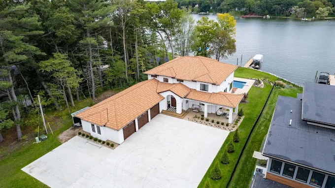 Mitten Exteriors Picture 5