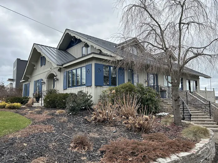 Mitten Exteriors Picture 9