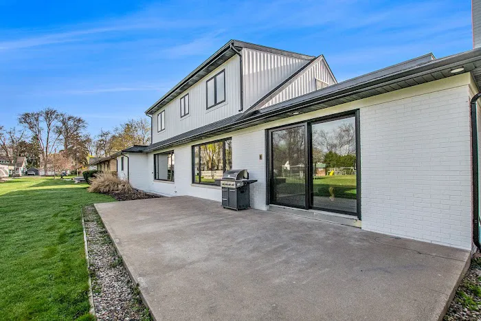 Town Corners Exteriors LLC Picture 3