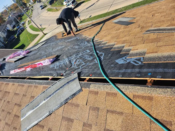 Sonic Roofing services LlC Picture 1