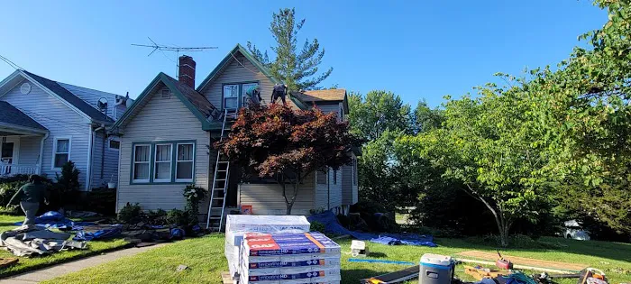 Four Paws Roofing & Remediation Picture 1