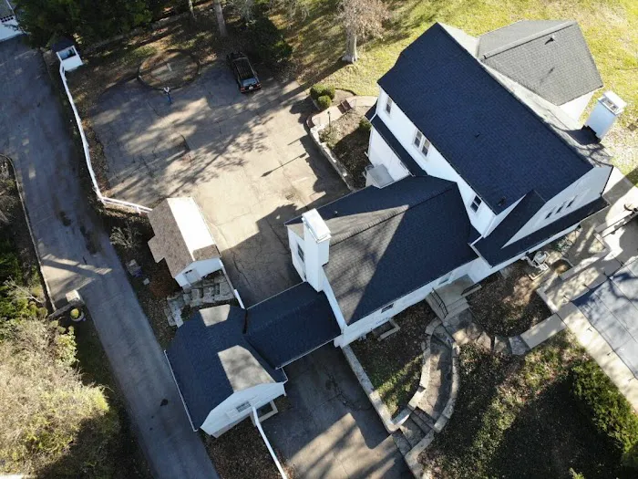 Four Paws Roofing & Remediation Picture 4