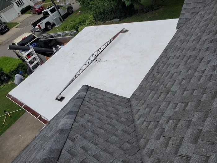 M & B Roofing Picture 1