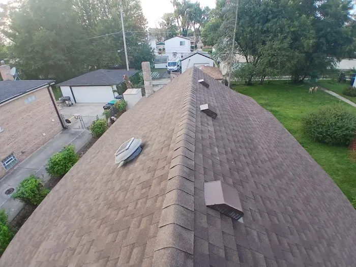 Model Roofing LLC Picture 2