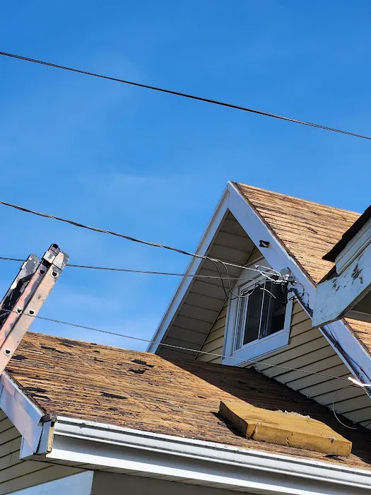 SEYMOUR ROOFING LLC Picture 4