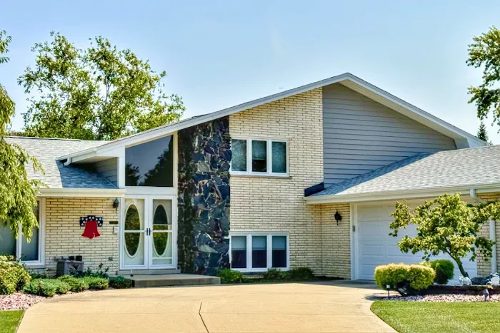 Rusnak Roofing & Aluminum Picture 1