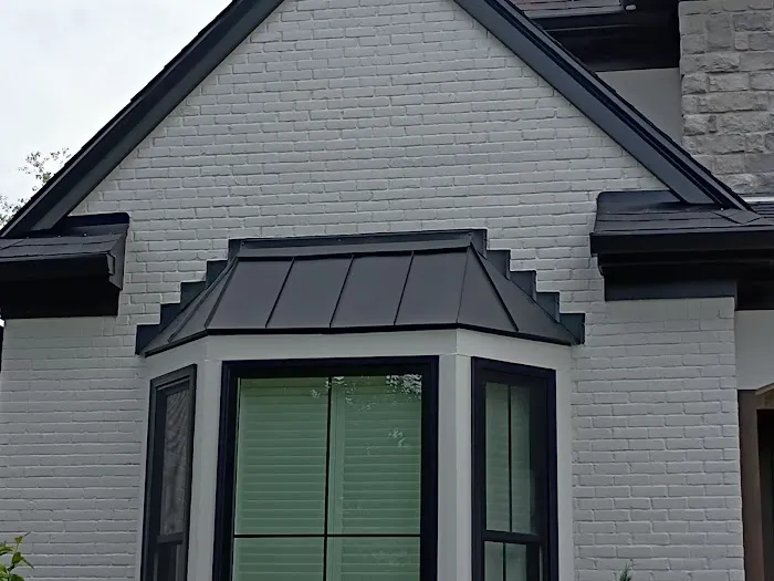 Thoroughbred Roofs Picture 4