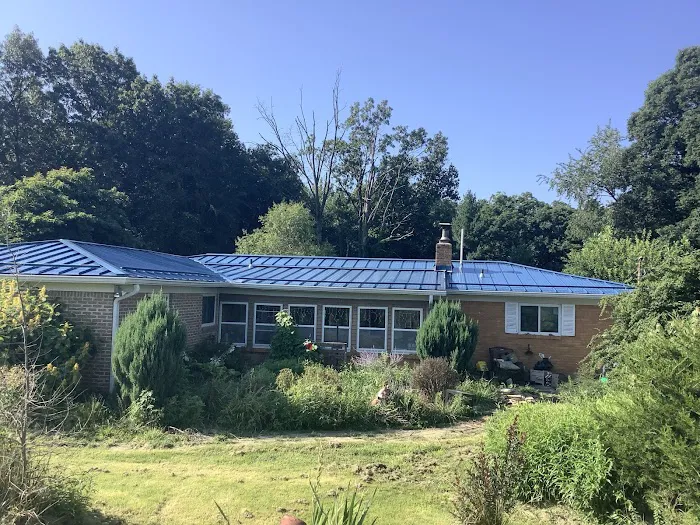 Amish Roofers Picture 3