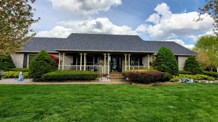 L.M. ROOFING LLC Picture 3