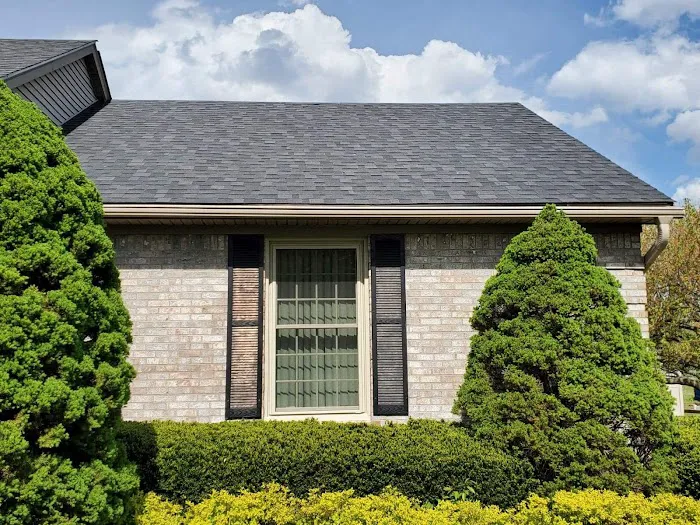 L.M. ROOFING LLC Picture 6