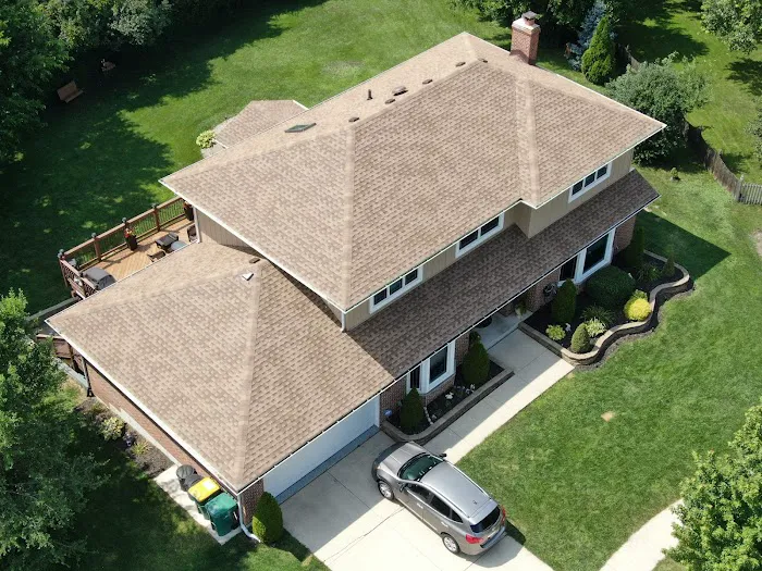 Roofing Team Picture 1