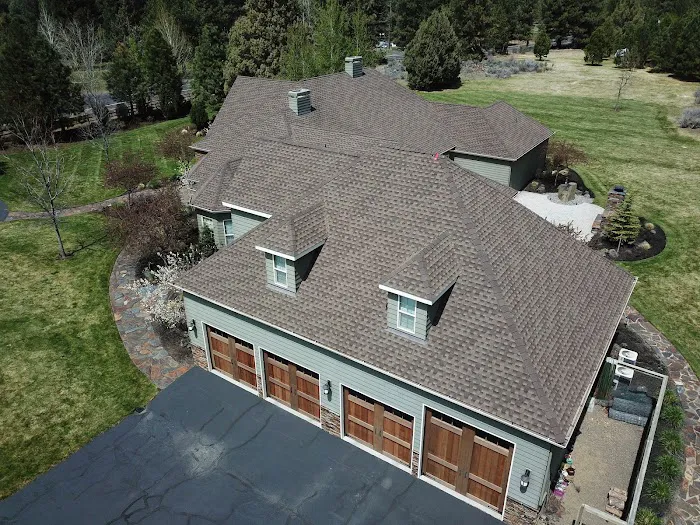 Deschutes Roofing Picture 3