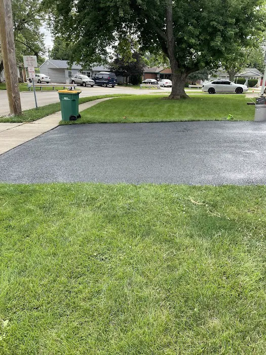 M&M Roofing & Blacktopping Picture 1