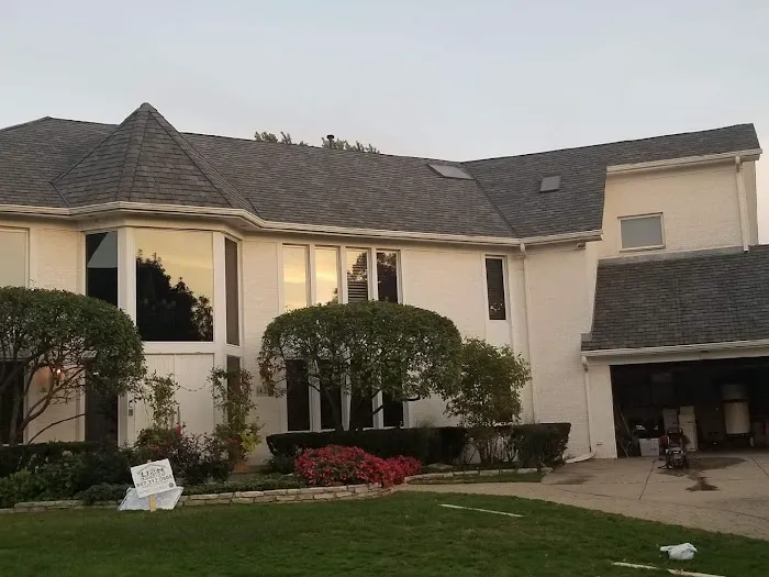 LEO Roofing Company Picture 1