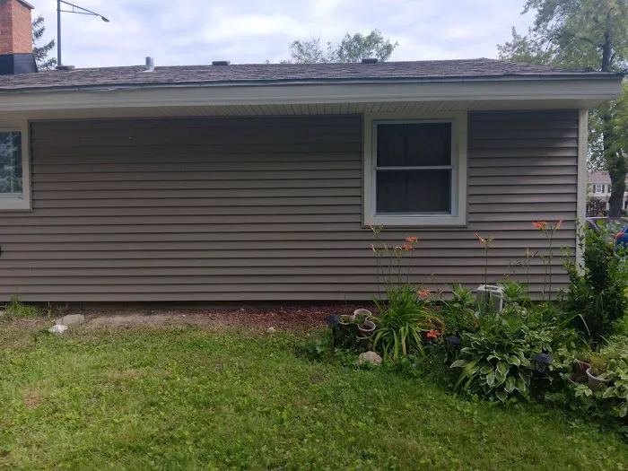 HARRIS ROOFING, SIDING, WINDOWS & DOORS Picture 7