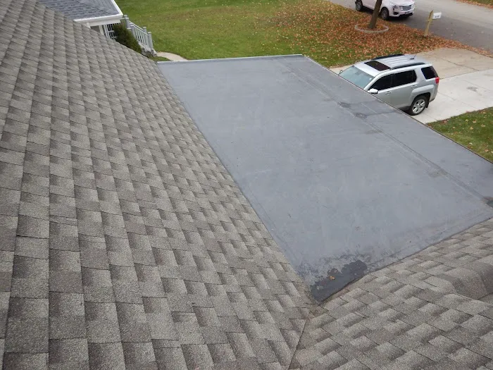 DELUXE ROOFING INC. Picture 3