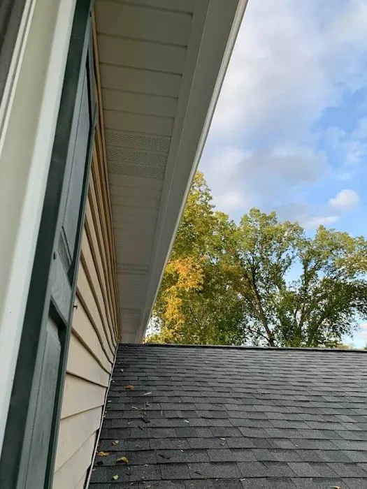 Lawrence E Gustafson Roofing Picture 1