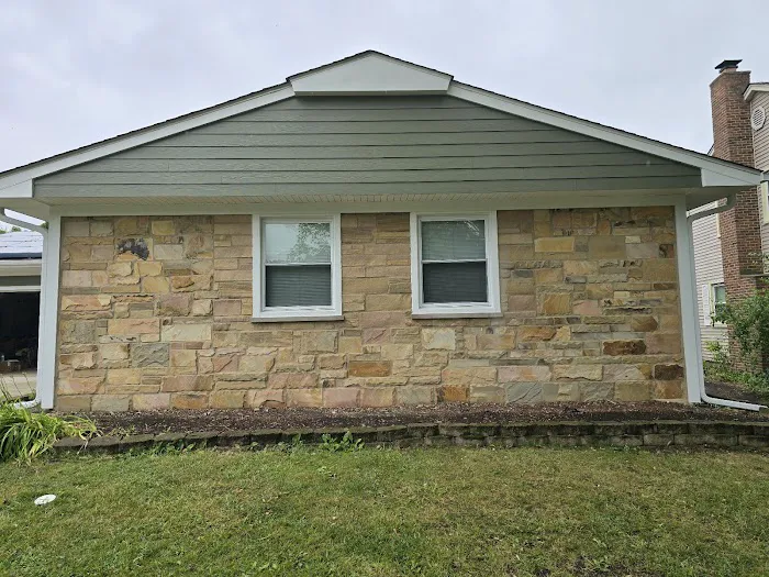 4 Exterior Picture 4