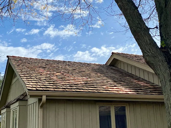 Midwest Cedar Roof Maintenance Picture 2
