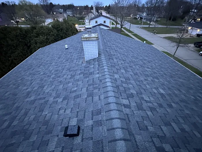 4 Seasons Roofing Service LLC Picture 1