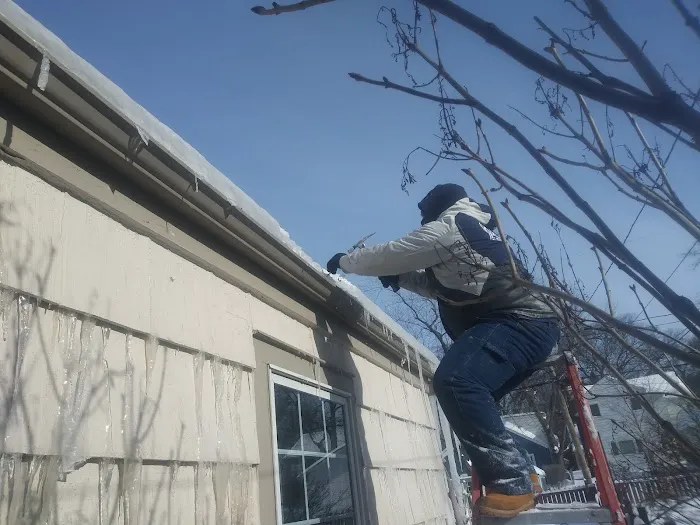 Milwaukee Ice Dam Removal Picture 10