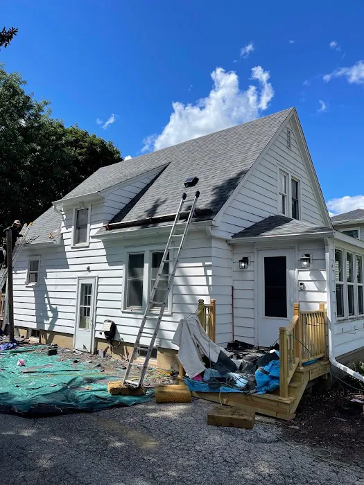 Distinct Exteriors & Roofer in Janesville Picture 7