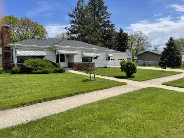 Distinct Exteriors & Roofer in Janesville Picture 1