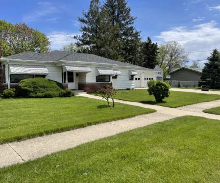 Distinct Exteriors & Roofer in Janesville