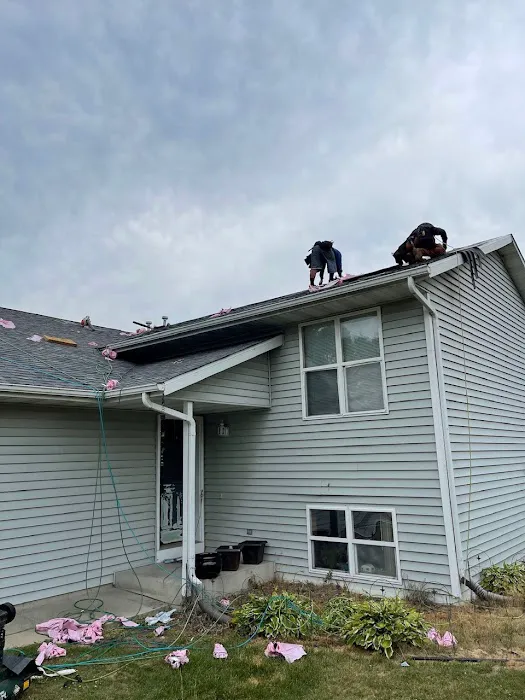 Distinct Exteriors & Roofer in Janesville Picture 2