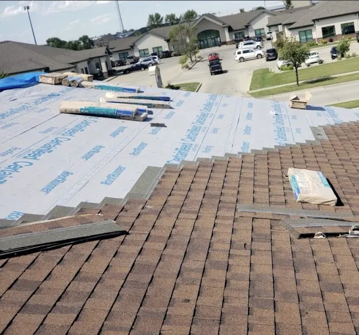 Distinct Exteriors & Roofer in Janesville Picture 9