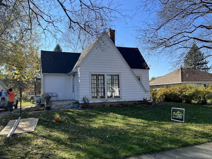 Distinct Exteriors & Roofer in Janesville Picture 10