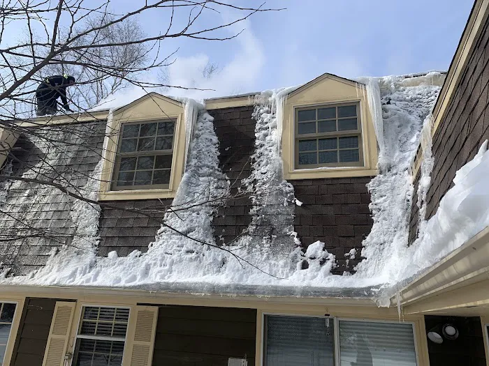 J & V Roofing LLC Picture 1