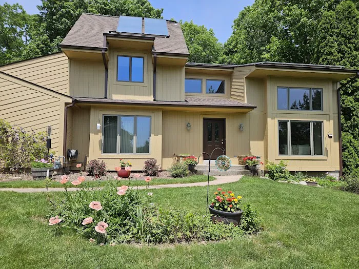 Larson's Home Exteriors Picture 4