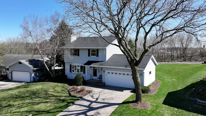 Isthmus Roofing Picture 4