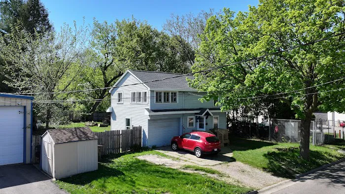 Isthmus Roofing Picture 3