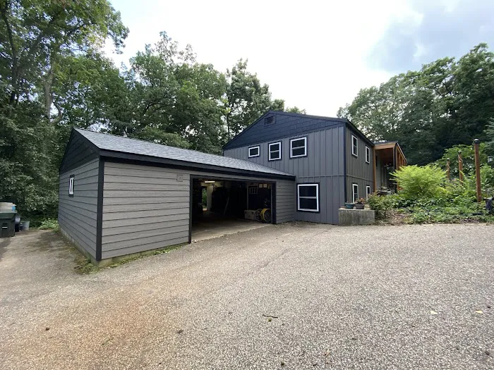 Leon's Roofing & Siding Inc Picture 3