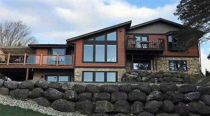 Badgerland Exteriors Picture 4