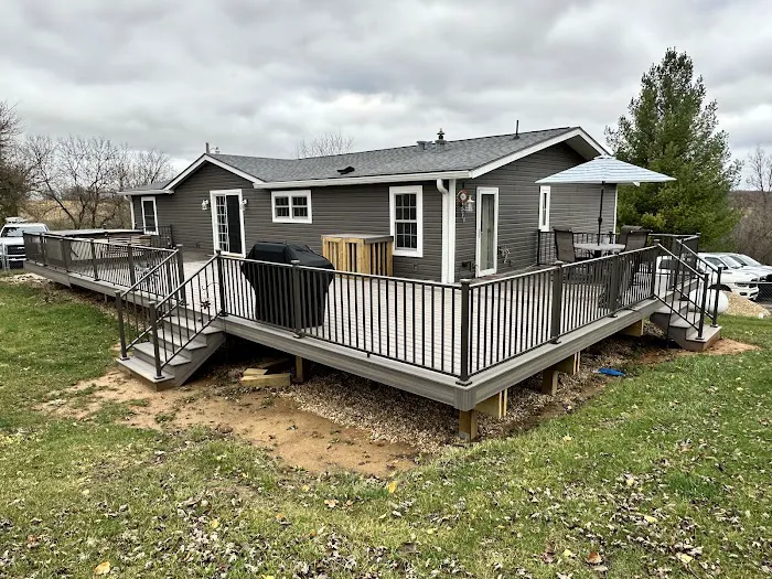 MAS Roofing Siding & Decking Inc Picture 9