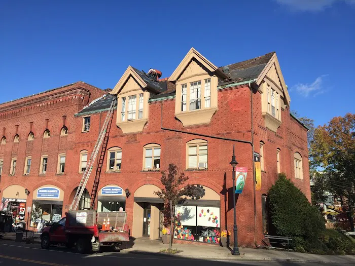 Robert Roofing and Gutters, Inc. Picture 6