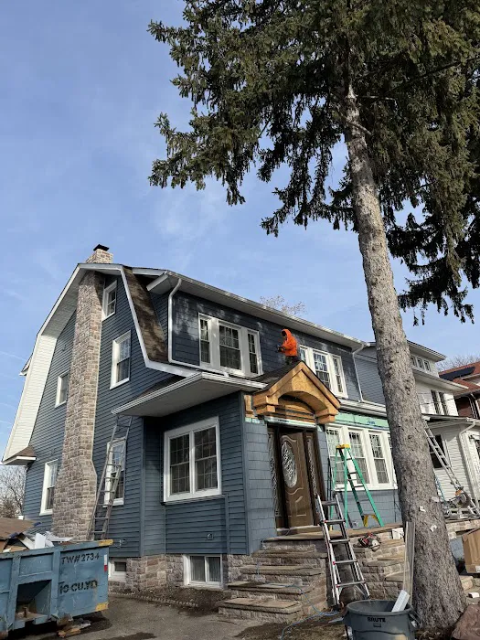 SEAMLESS GUTTERS / ROOFING CALCO Picture 1