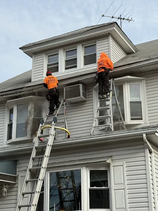 SEAMLESS GUTTERS / ROOFING CALCO Picture 4