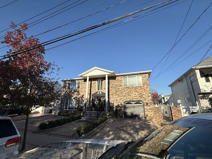 SEAMLESS GUTTERS / ROOFING CALCO Picture 3