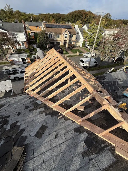 SEAMLESS GUTTERS / ROOFING CALCO Picture 10