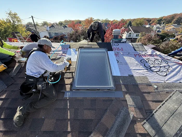 SEAMLESS GUTTERS / ROOFING CALCO Picture 9