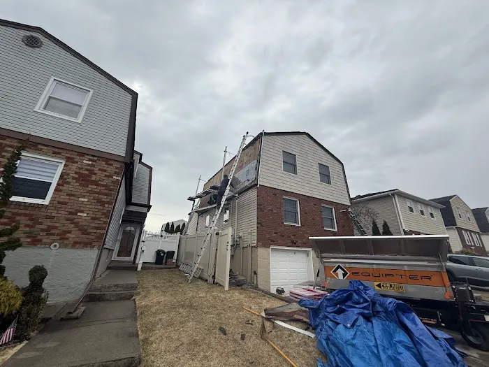 SEAMLESS GUTTERS / ROOFING CALCO Picture 6