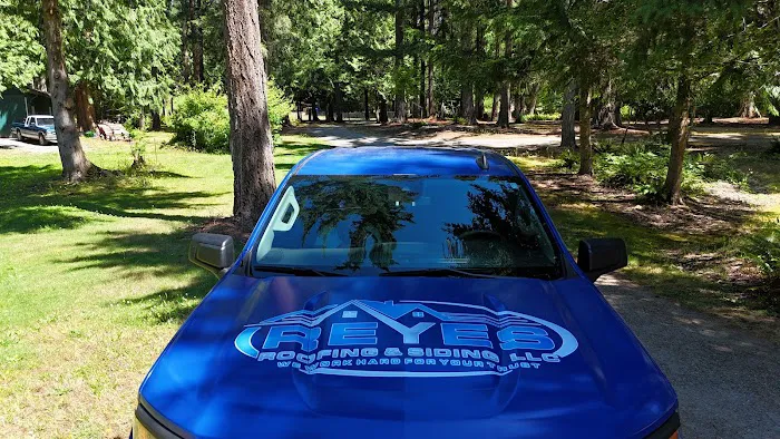 Reyes Roofing & Siding LLC Picture 3