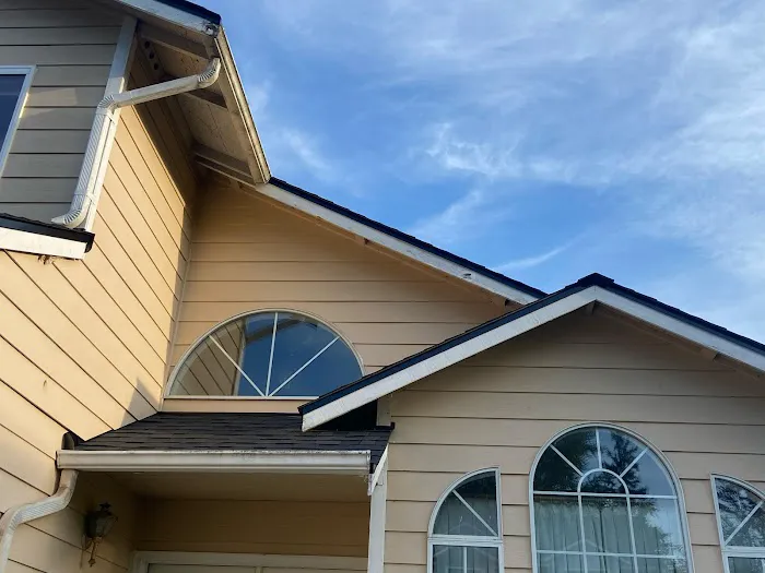 Reyes Roofing & Siding LLC Picture 1